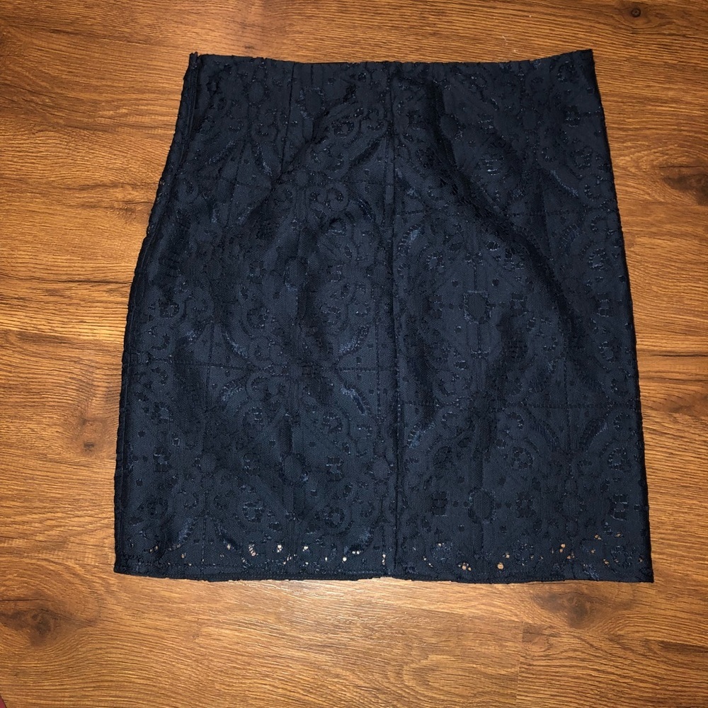 🎀HP🎀 Lace Pencil‎ Skirt - Picture 4 of 5